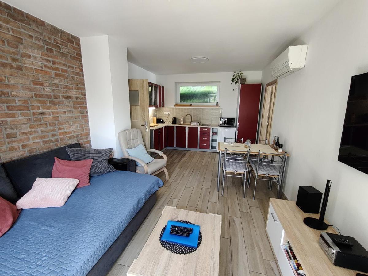 Apartman Pod Lipou - Samostatny Objekt Jaroměř 外观 照片